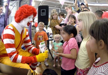 Kritiķi: McDonald’s jāizbeidz klaunāde
