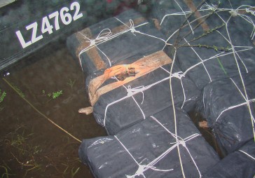Robežsargi aiztur plostu ar kontrabandas cigaretēm