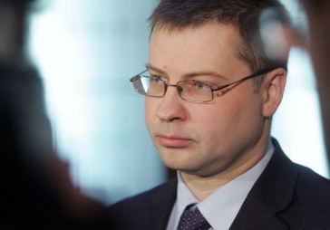 Premjers sarakstījis grāmatu Kā Latvija pārvarēja finanšu krīzi