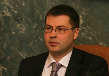  Dombrovskis: Balsojums par Šleseru parāda oligarhu partiju lielo ietekmi  