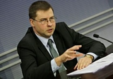 Dombrovskis bažījās kā Saeimas atlaišana ietekmēs finanšu tirgus