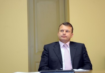 Šlesers pārliecināts par Zatlera vēlmi pārņemt varu