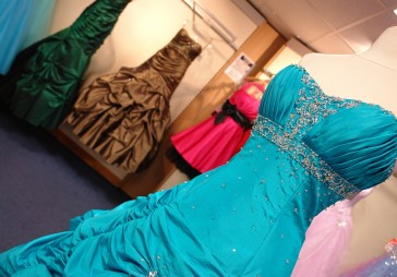 Skolu absolventi izlaiduma tērpiem iztērēs vismaz 5 miljonus latu 