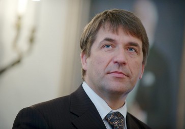 Kampars sajūt lielu aizkulišu interesi par Lattelecom privatizāciju