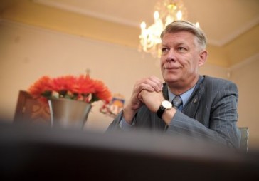 Zatlers prasīs «nelielu pagaidu mitekli», jo 1200 latu īre ir par dārgu
