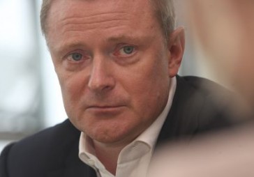 Fliks ignorē valdību, jo baidās tikt arestēts