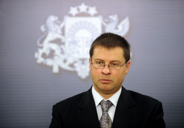 Dombrovskis: tiks piešķirti ģimenes valsts pabalstiem trūkstošie 11 miljoni latu