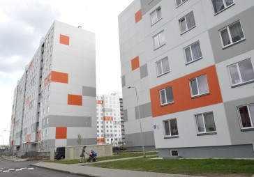 Pabeidz pašvaldības dzīvojamo māju kompleksu Ulbrokas ielā 