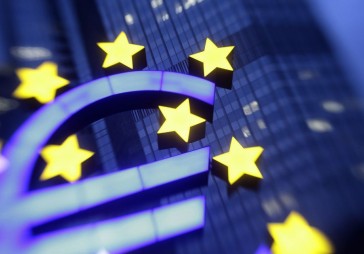 Eiropas Centrālā banka apņemas apturēt eirozonas parādu krīzi
