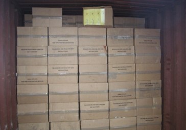 Rīgas brīvostā atklāj miljoniem kontrabandas cigarešu
