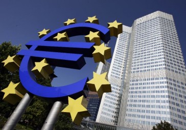 ECB, cīnoties ar parādu krīzi, veikusi rekordaugstu obligāciju iepirkumu