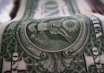 Investoru uzmanību koncentrē ASV, iespējams izziņos jaunu naudas drukāšanu