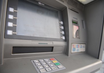 Swedbank atsakās no plāna veidot bankomātu tīklu kopā ar citām bankām