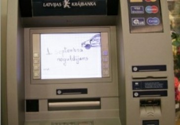 Pilnībā aptur Latvijas Krājbankas darbību