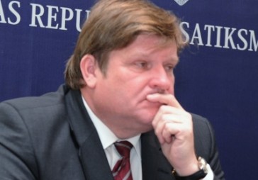 Papildināta - Priedīts apcietināts; Antonovs aizdomās turamais; 100 miljoni «izkūpējuši»