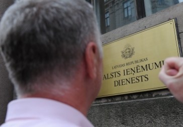  Krājbankas kraha dēļ radītos parādus neatlaidīs