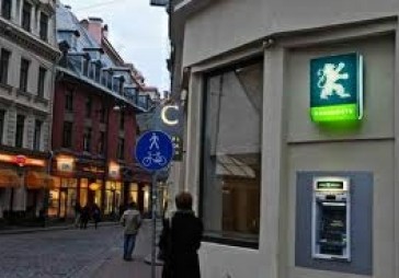 Dokumentus par Krājbankas līdzekļu apķīlāšanu esot parakstījuši Antonovs un Priedītis