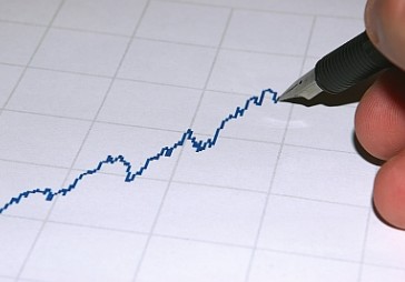 Valsts ekonomika «rullē» ar aizvien lielākiem apgriezieniem