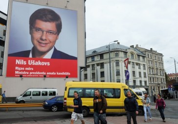 Ušakovs: pensionāri turpinās braukt bez maksas