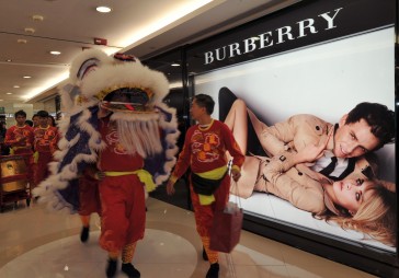 Gada otrajā pusē Rīgā atvērs Burberry veikalu