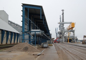Liepājas ostā top kravu apstrādes komplekss
