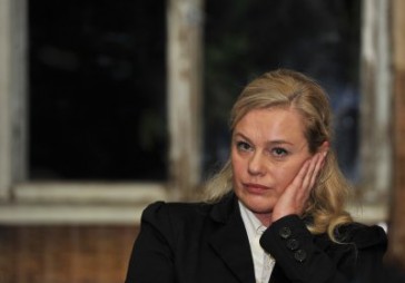 No Poļiščukas teātra piedzen 5 547 latus un izliek no Kongresu nama