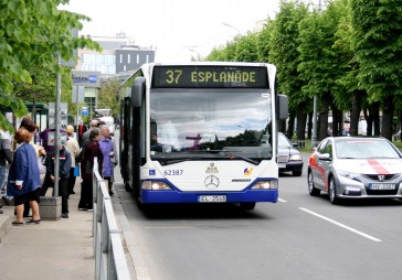 Ušakovs: bezmaksas sabiedrisko transportu dome nevar atļauties