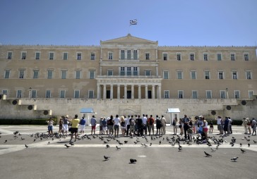 Grieķijas premjers: valstij vajag «atelpas brīdi»