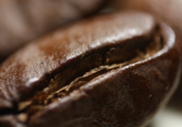 Latvieši turpina dzert dārgu kafiju, kamēr Eiropā taupa