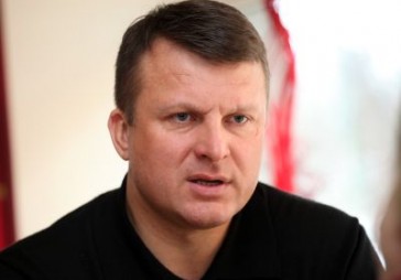 Šlesers: airBaltic lietā valdība palikusi ar nolaistām biksēm