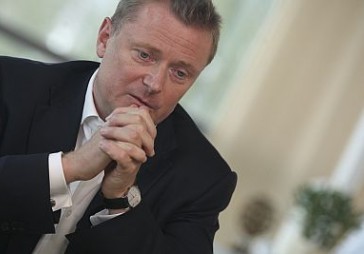 Ierosina lietu par 70 miljonu piedziņu no Flika