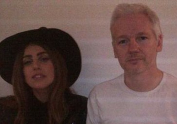 WikiLeaks dibinātāju apmeklē popzvaigzne Lady Gaga
