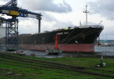 Latraps pirmoreiz uzkrauj panamax kuģi 