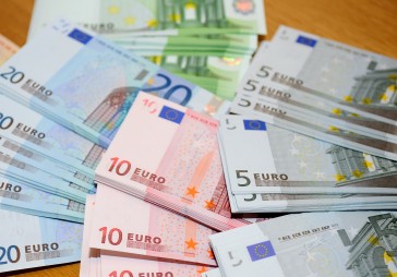 Latvija starp valdības parāda samazināšanas līderiem Eiropas Savienībā