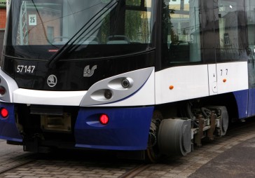 Zemās grīdas tramvajiem pievienosies jauni zemās grīdas autobusi un trolejbusi