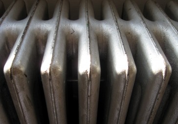 Ķekavas iedzīvotājiem neesot citas izejas, kā nozāģēt kaimiņu radiatorus