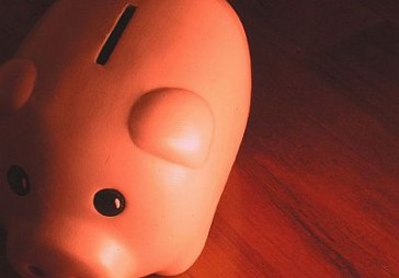 Banku peļņa ar katru mēnesi uzlabojas; gada pieaugums sasniedzis 90%