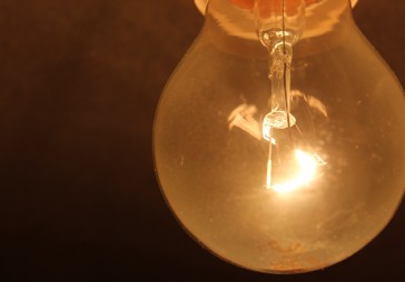 Elektrības cena mājsaimniecībās pēc tirgus atvēršanas kāps 5%-38% apmērā 