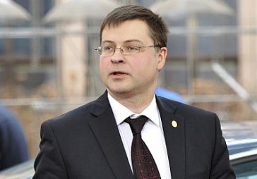 Premjers: svarīgi nepieļaut, ka ar nodokļu maksātāju naudu tiek risinātas multimiljonāru problēmas