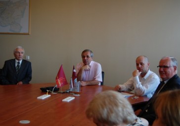 Zaharjins juniors reģistrē jaunus uzņēmumus