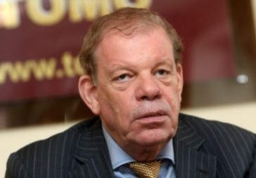 Lipmans vēršas policijā saistībā ar iespējamiem daudiem viņam un viņa ģimenei