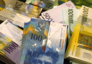 Finanšu tirgus zaudējumi Šveices franka svārstību dēļ var sasniegt miljardus