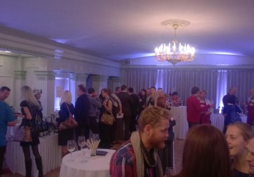 Latvijas augļu un ogu vīna skatē demonstrē vietējos ražojumus