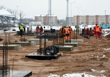 FOTO: Valmieras jaunā baseina pamatos iemūrē kapsulu
