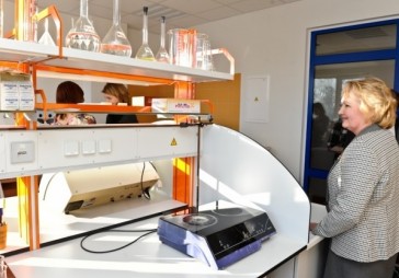 FOTO: Atklāj Agronomisko analīžu laboratorijas jaunās telpas