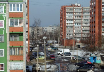 Kā risināt autostāvvietu trūkumu Rīgā? 