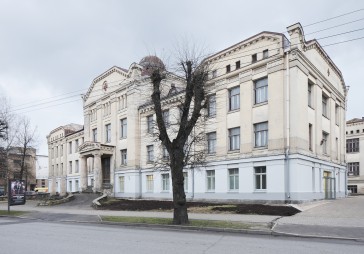 Papildināta ar FOTO: Ekspluatācijā nodod bijušās Sarkanā Krusta slimnīcas pirmo kārtu