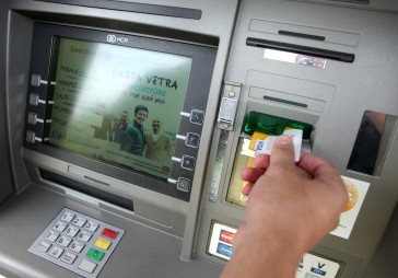 Pērn bankomātos iemaksāti 2,59 miljardi eiro
