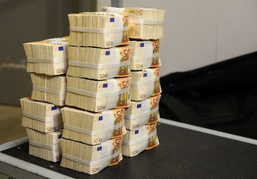 Bankas divos mēnešos nopelnījušas 63,1 miljonu eiro