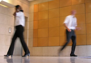 Latvijai kurvītis no japāņiem atbilstošu biroju telpu trūkuma dēļ